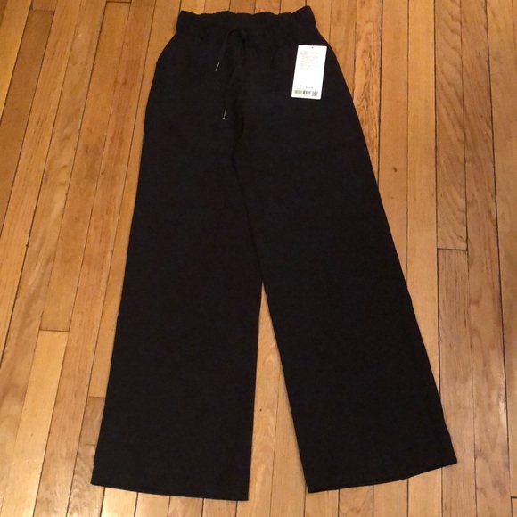 lululemon athletica Pants - NWT on the fly Lululemon wide leg pants size 2